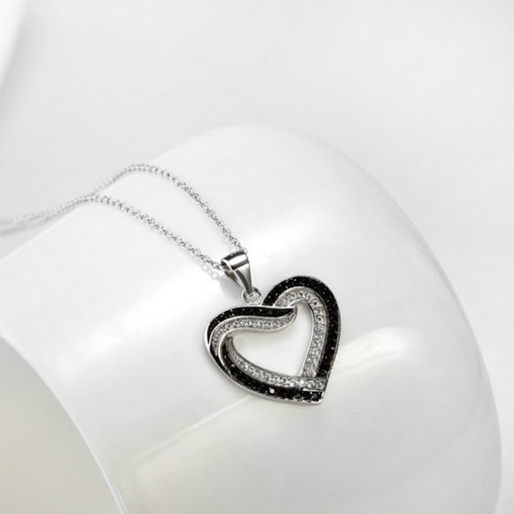 Stunning Black & White Crystal Heart Pendant Chain - Picture 3 of 5